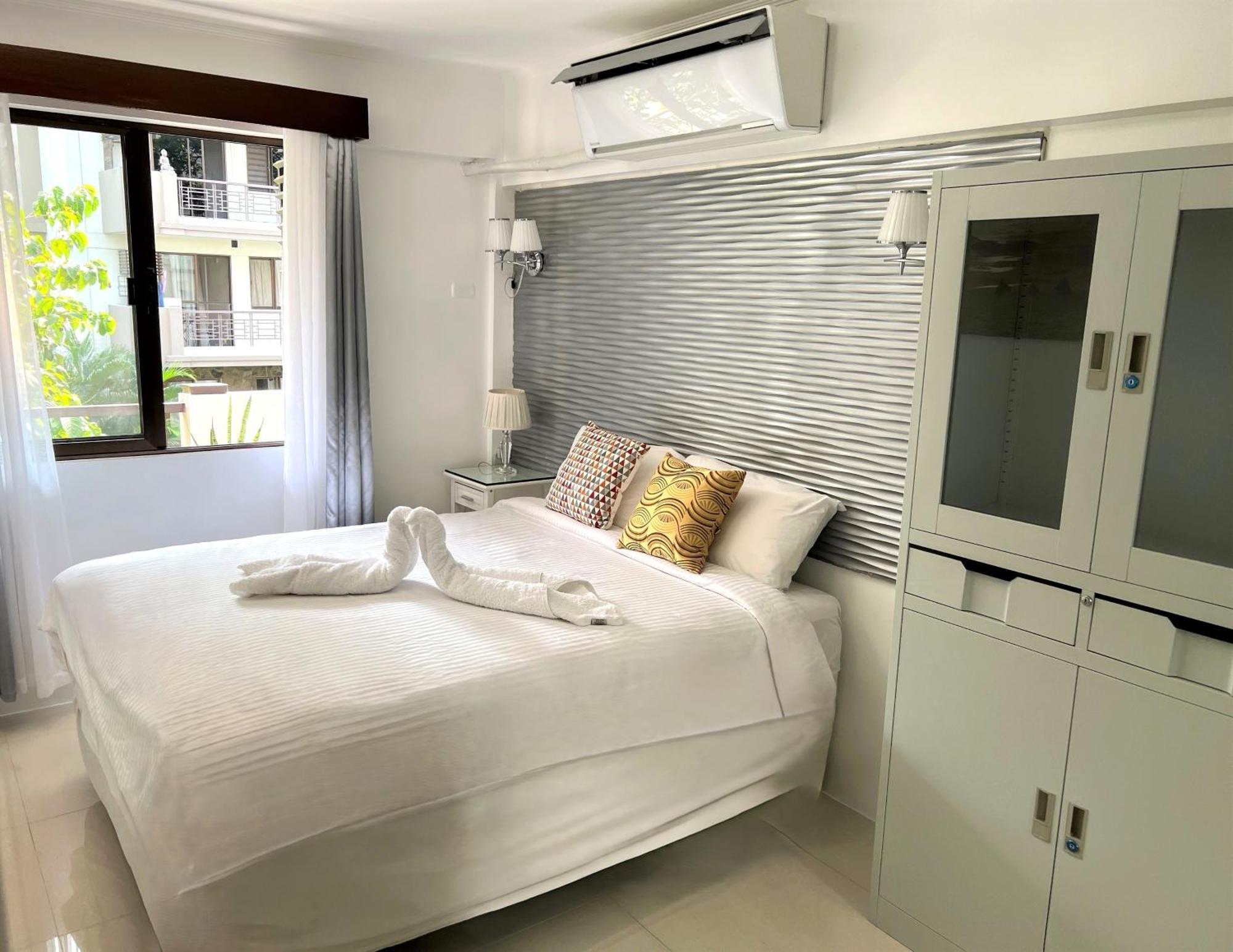 Stunning 2Br Apt, 65 Sq M Netflix At Rosewood Pointe Residences Near Bgc Manila Exterior photo